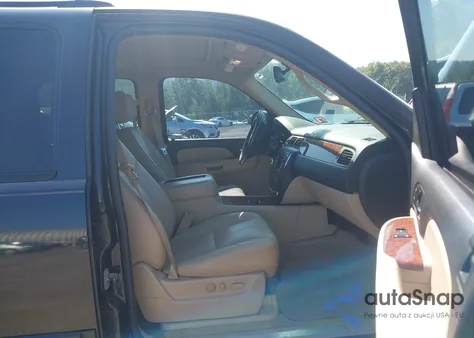 2008 Chevrolet Suburban 1500 Ltz z USA, uszkodzony, nr VIN 1GNFK16378R154988